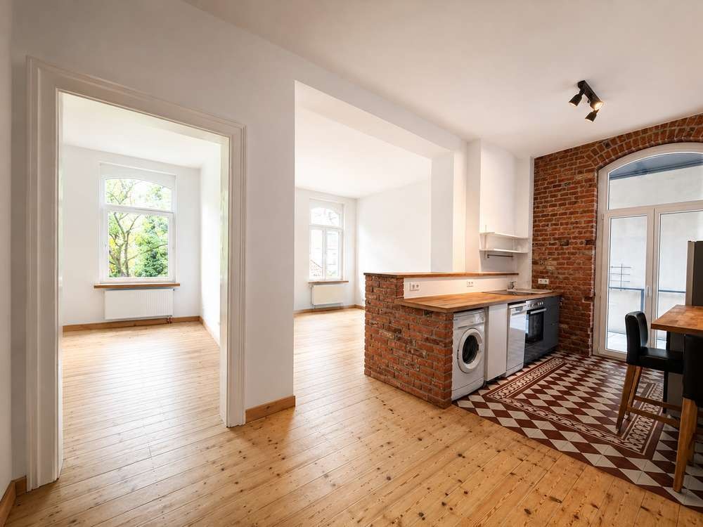 Altbauwohnung Hannover-List — Offene Küche mit Backsteinwand