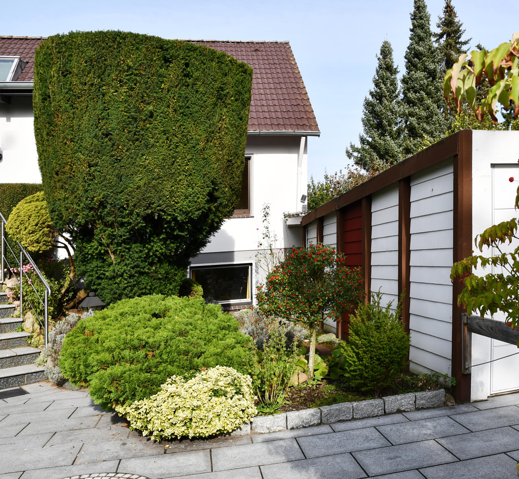 Landhaus Burgwedel-Oldhorst — Außenansicht mit Garage