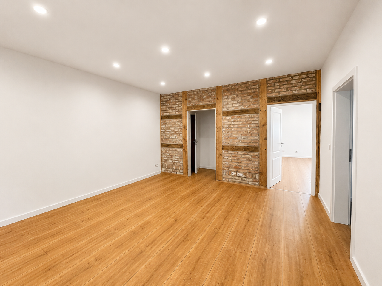 Wohnung Fuhrberg — Wohnbereich mit Backsteinwand
