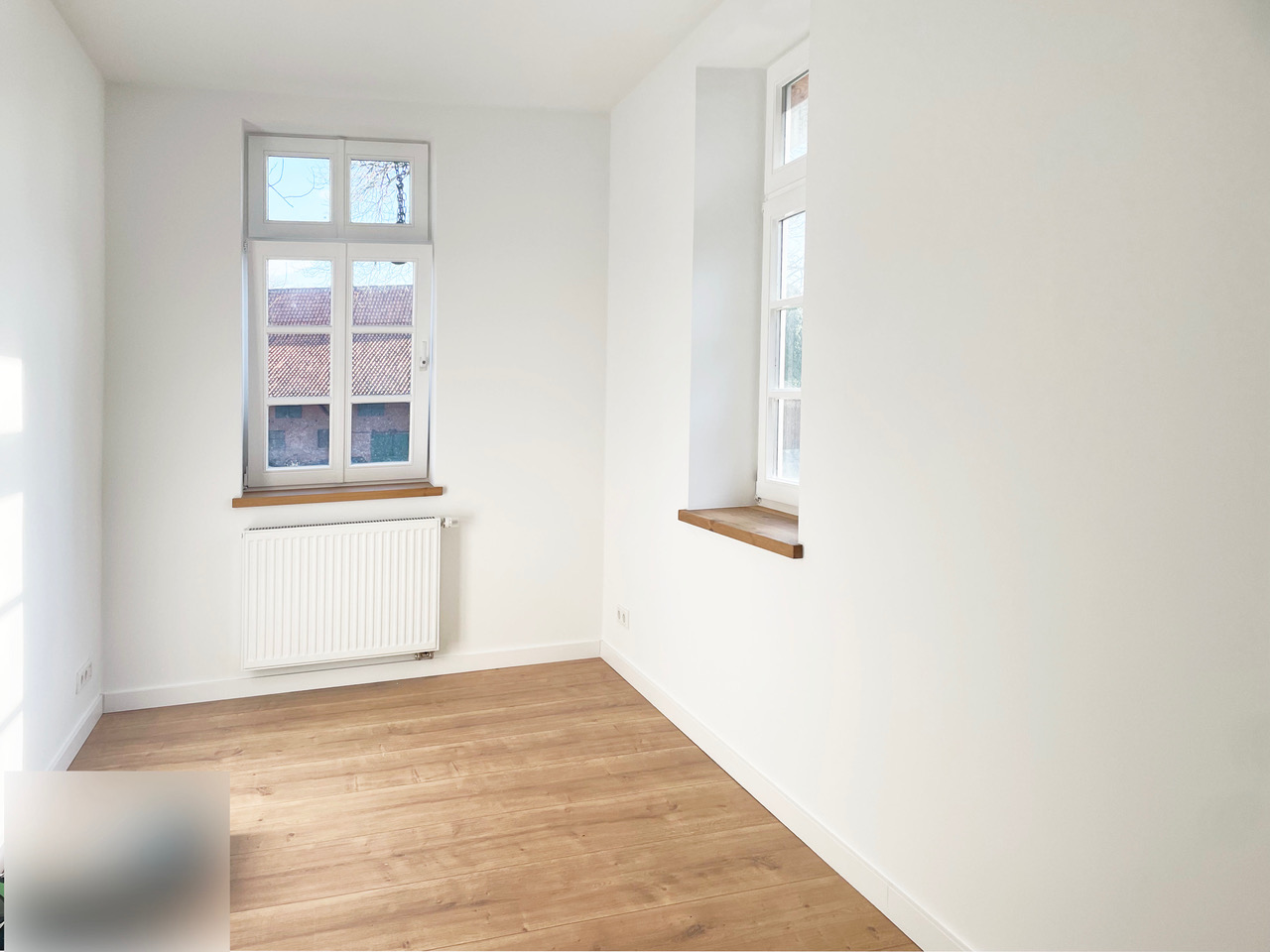 Wohnung Fuhrberg — Zimmer mit Altbau-Fenstern
